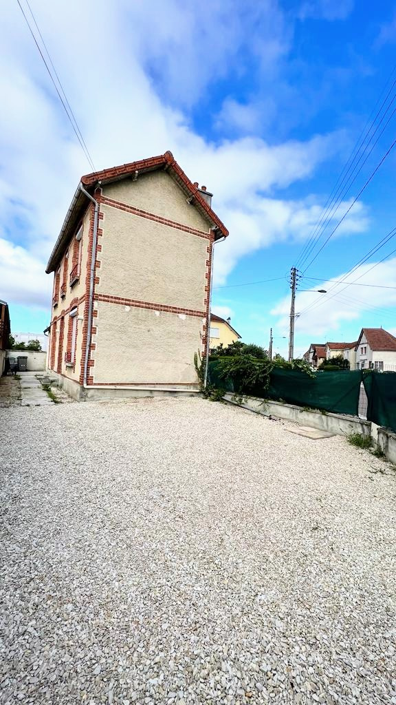 Spécial Investisseurs, A vendre: Sainte-Savine Maison divisé 